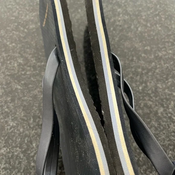 Tory Burch Black Flip Flops Size 7 EUC - Picture 3 of 5